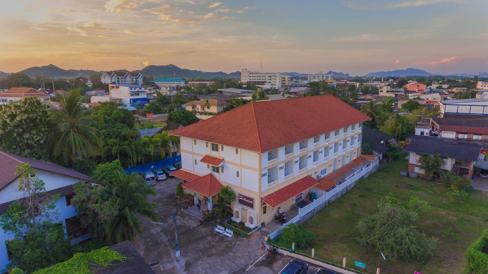 Loei Village Hotel Екстер'єр фото
